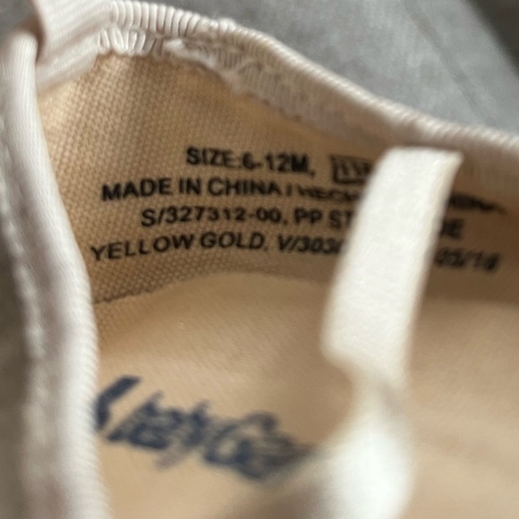 Baby gap baby girl gold flats shoes with elastic size 6-12 months - Picture 3 of 3